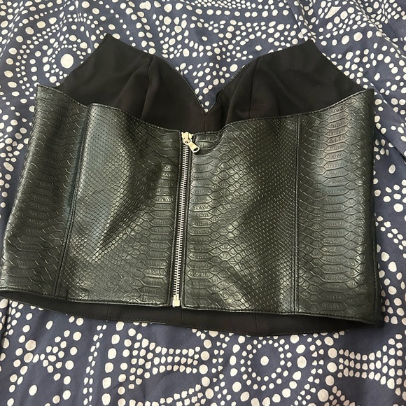 Le Femme en Noir Serpentine Bustier in Vegan Leather - Picture 3 of 3